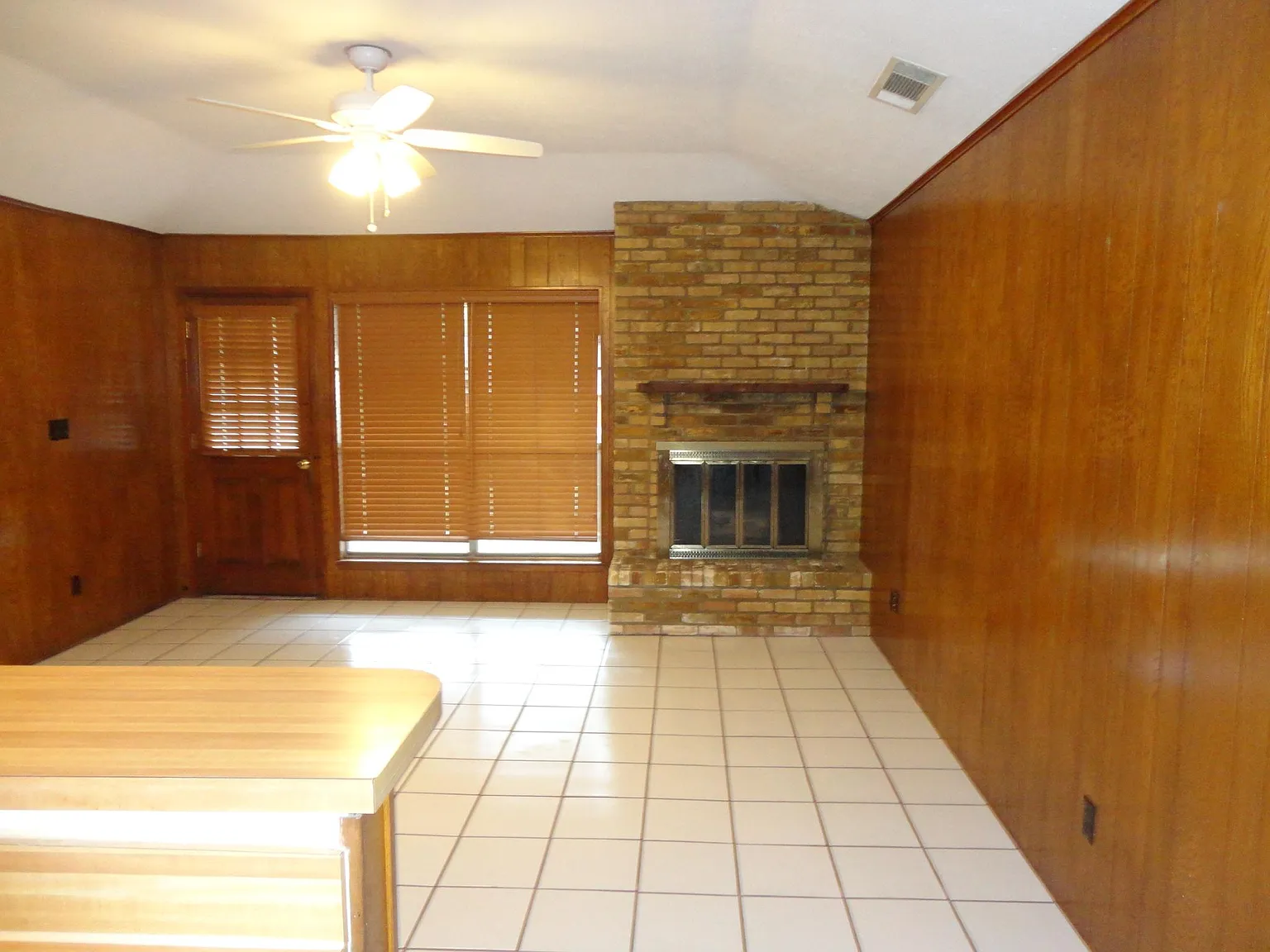 3 bed, 1600 sqft, $2,100 — Photo 2