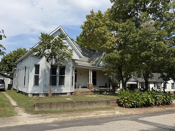 2nd image of 320 Aden St