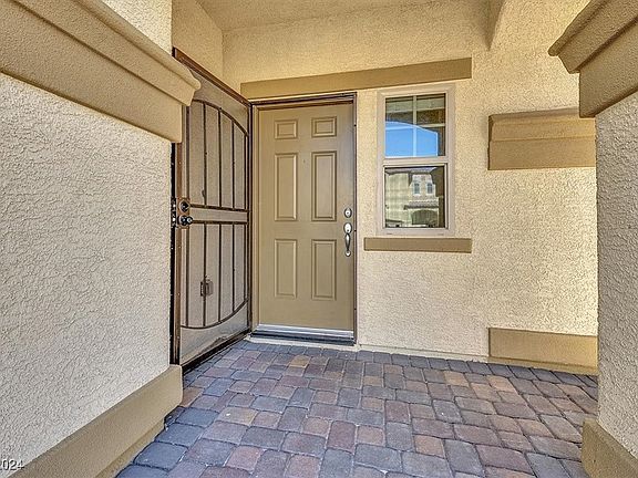 3rd image of 329 Botanic Gardens Dr