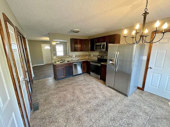 4th image of 222 Golden Pond Ave