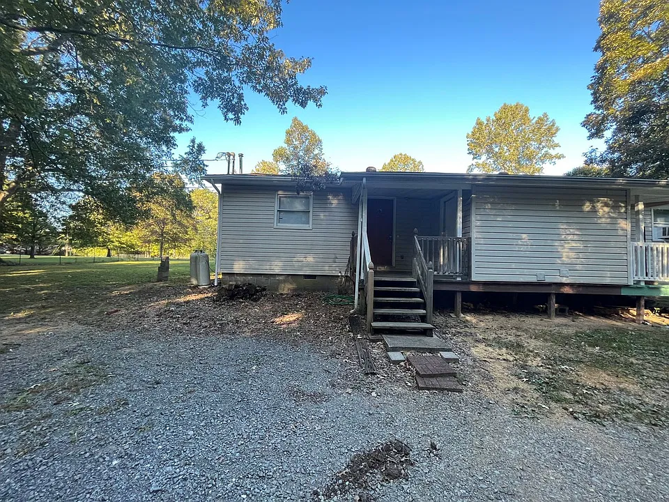 4322 Banks Dr