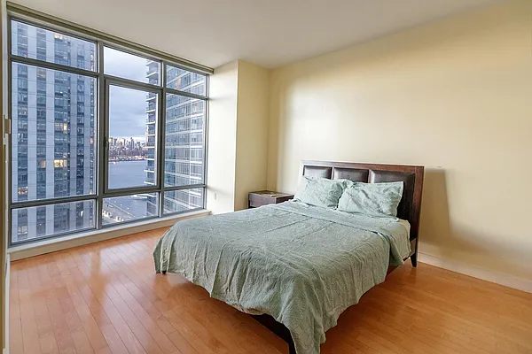 Sold by Azimuth Realty Corp | media 4