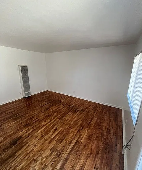1540 & 1544 W. Florence Avenue — Photo 11