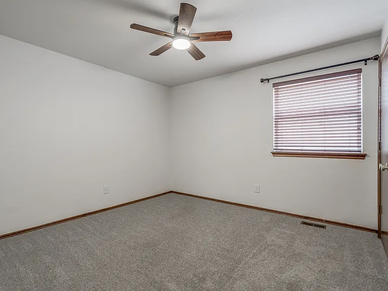 1817 Victoria Dr — Photo 28