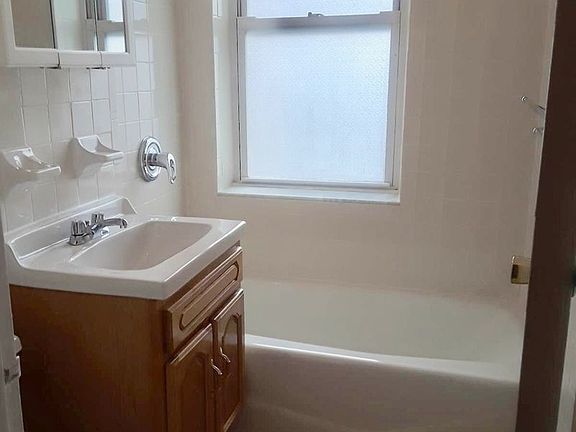 4th image of 8455 Daniels St APT 2L