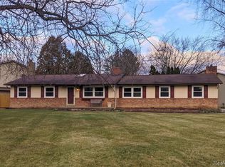 5049 Old Franklin Rd, Grand Blanc, MI 48439