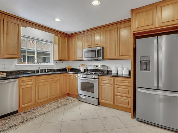5th image of 36704 Burdick St