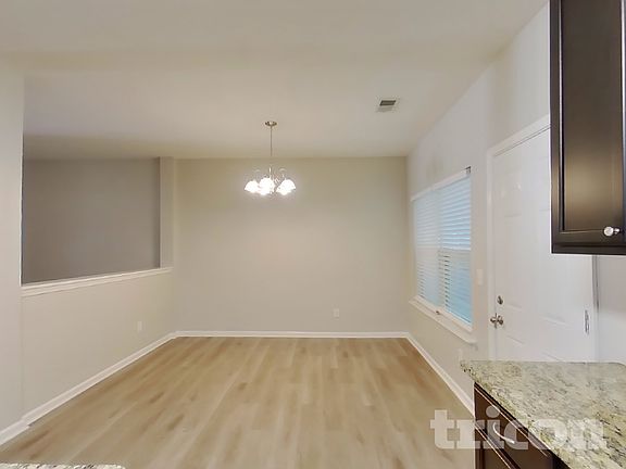 3rd image of 121 Southwind Cir