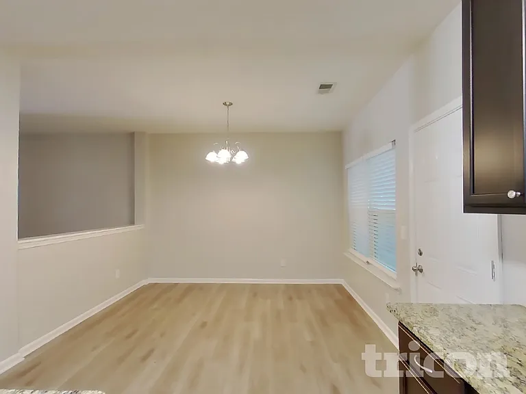 121 Southwind Cir — Photo 3