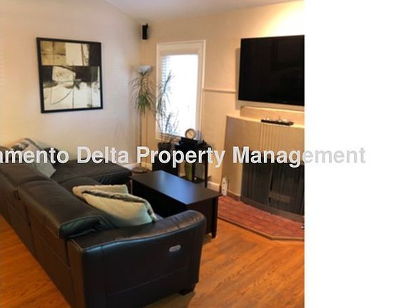 4th image of 2571 Land Park Dr