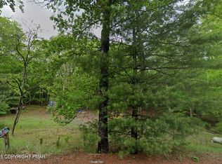 201 Upper Lakeview Dr, East Stroudsburg, PA 18302