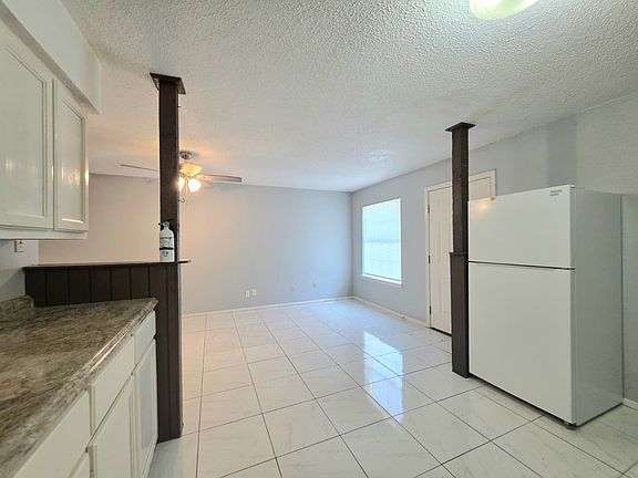 2nd image of 2421 Vine Ave #C