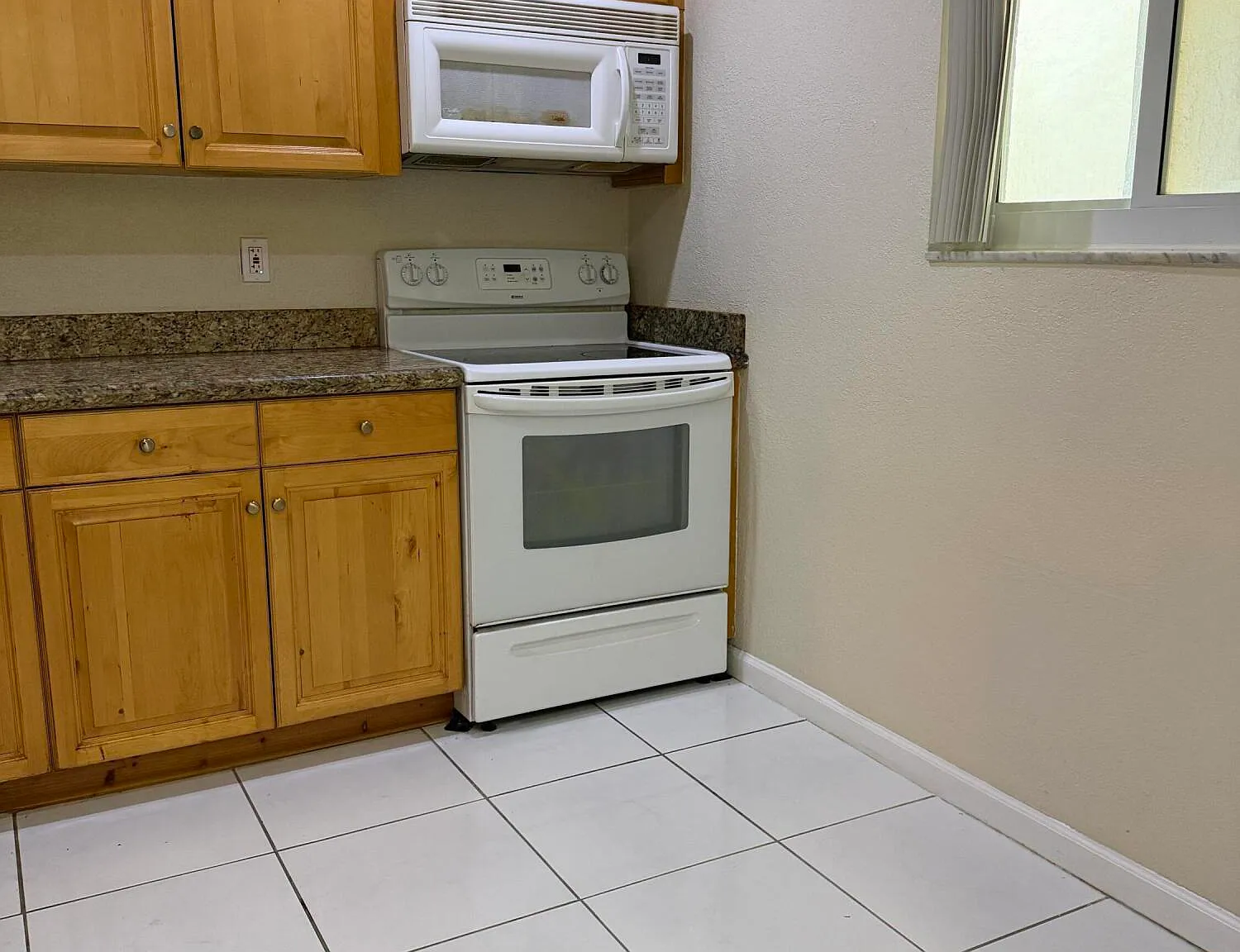 2 bed, 1.0 bath, 804 sqft, $2,100 — Photo 4