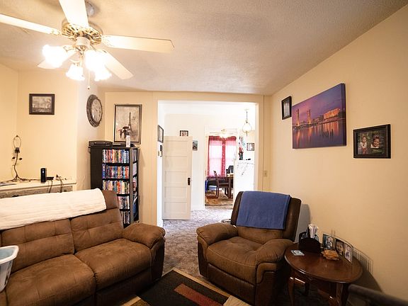 4th image of 444 Montrose St