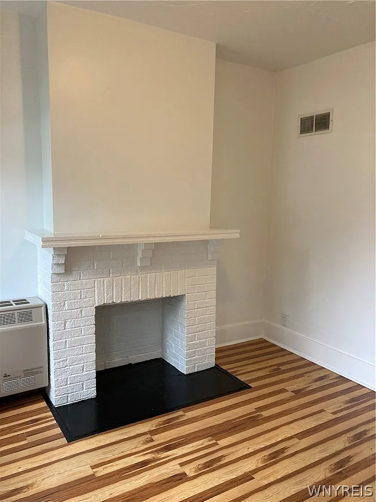 1 bed, 1.0 bath, 575 sqft, $950 — Photo 2