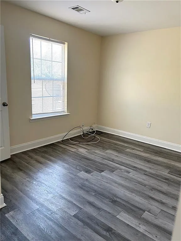 1 bed, 1.0 bath, $500 — Photo 2