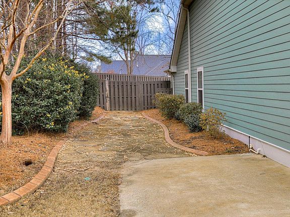 4th image of 1015 Mansford Lane