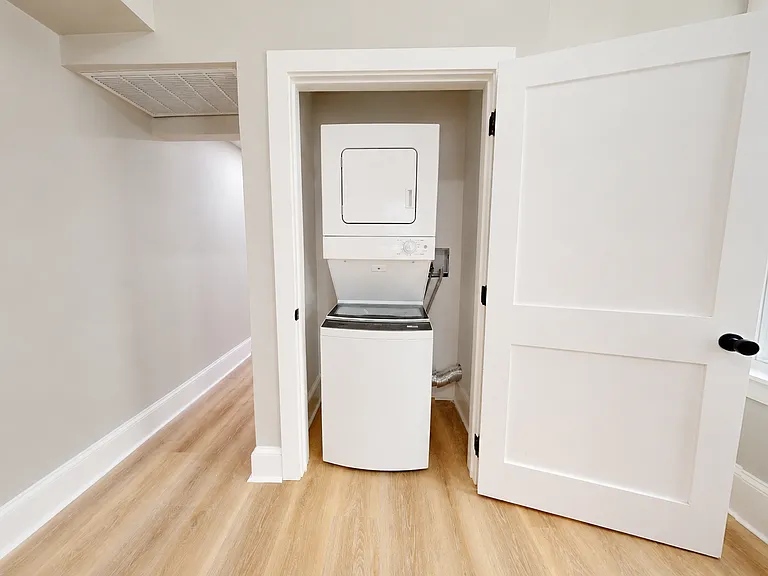 205 Chelsea St #2 — Photo 5