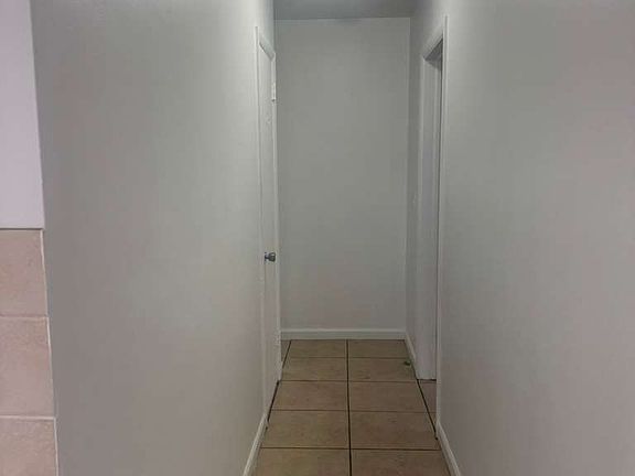 4th image of 5211-5221 Hollywood Blvd #7