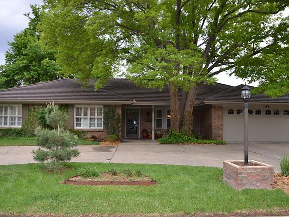 2nd image of 3806 Carlton Dr