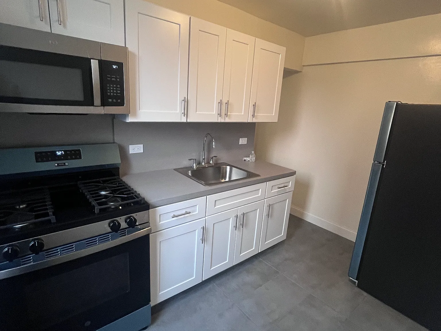 3 bed, 1100 sqft, $3,450 — Photo 2