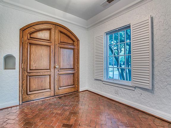 4th image of 3220 Beverly Dr