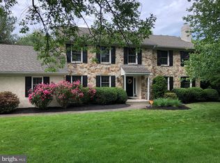 2 Scarlett Ct, Hockessin, DE 19707