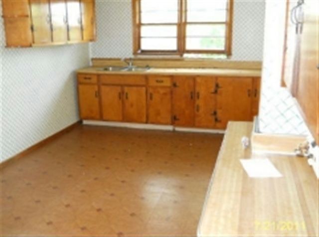 2nd image of 2799 Mell Rd