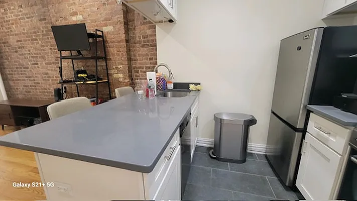 Rented by Chartwell Manhattan Realty | media 11