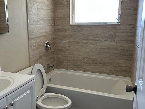4th image of 1611 Dartmouth Dr
