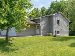 7318 Vinewood Ct N, Maple Grove, MN 55311