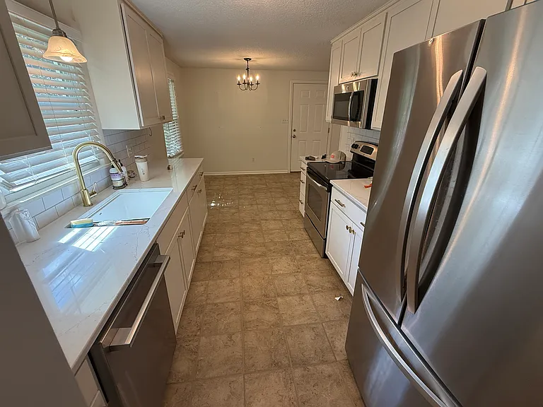 5555 Roeland Dr — Photo 2