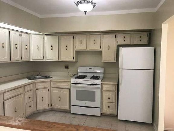 4th image of 7214 Avenue M