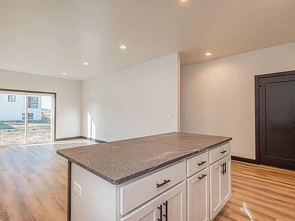 5th image of 703 10th St NW