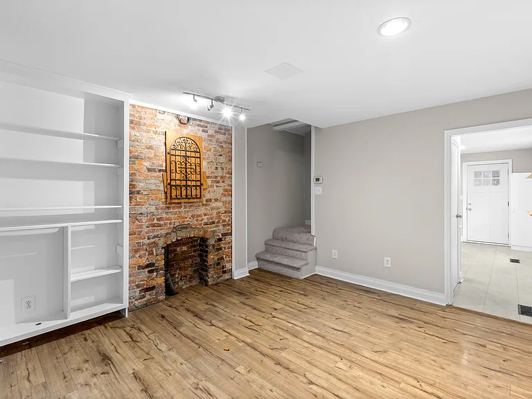 1369 City Park Ave — Photo 3