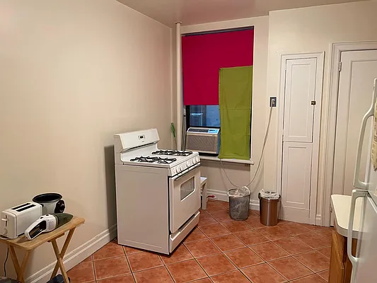 Rented by One New York Realty Inc | media 14