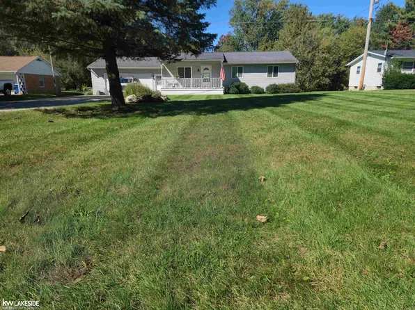 11124 Main Rd, Fenton, MI 48430