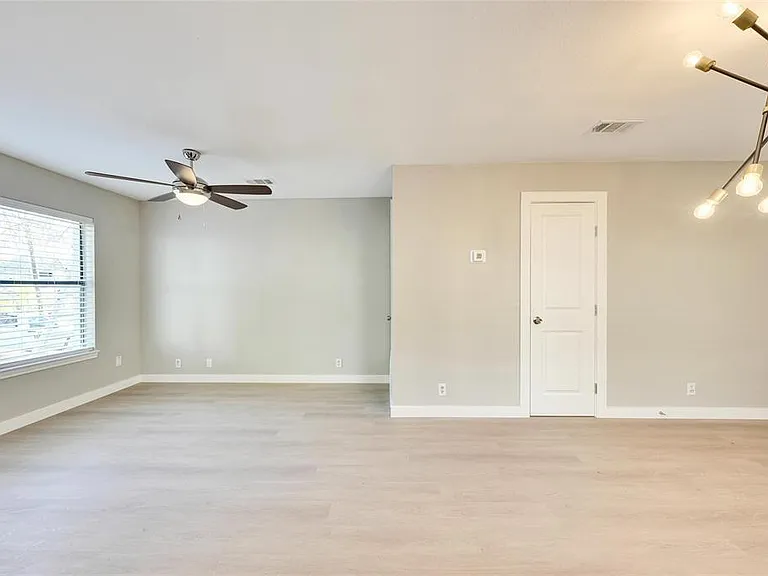 6400 Auburn Dr #B — Photo 14