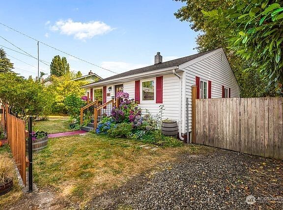 3rd image of 535 S Henderson Street