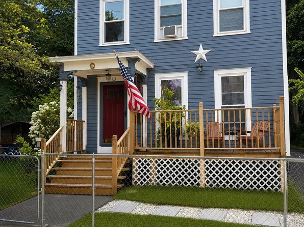 70 Pine St, Chicopee, MA 01020