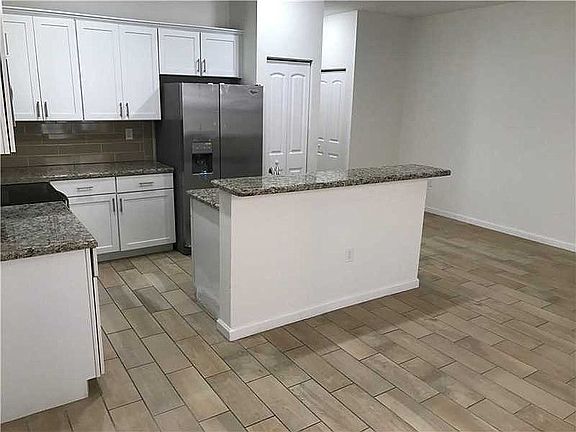 5th image of 709 SW 1st Dr #709