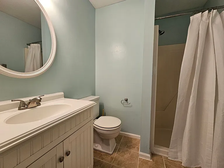 1019 Llewellyn Mews — Photo 14