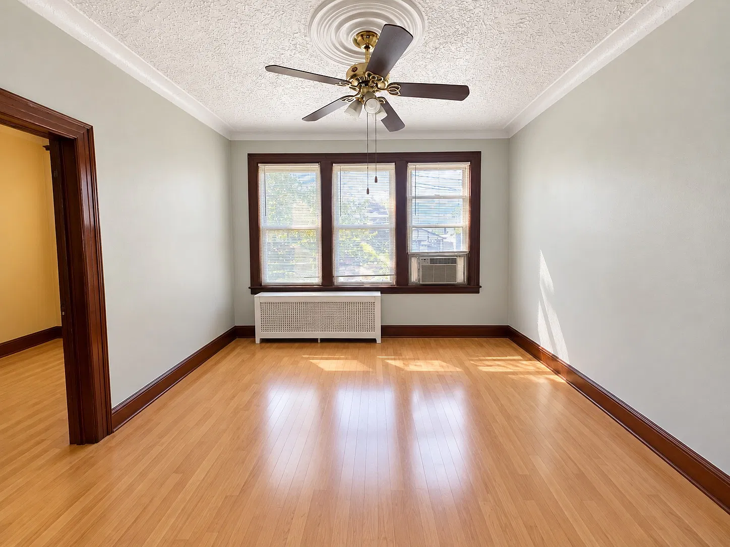2 bed, 1200 sqft, $2,000 — Photo 4