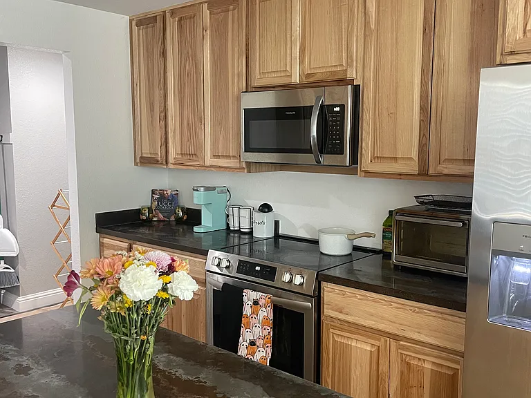 105 Hollywood Ave — Photo 2
