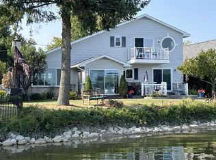 11580 Round Lake Dr, Manitou Beach, MI 49253