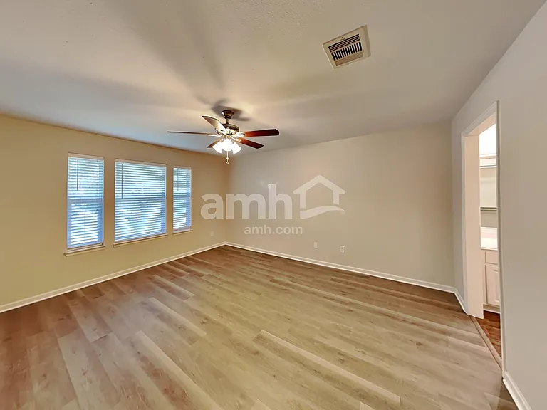 501 Falcon Lake Dr — Photo 14
