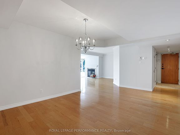4th image of 130 Rideau Ter #4