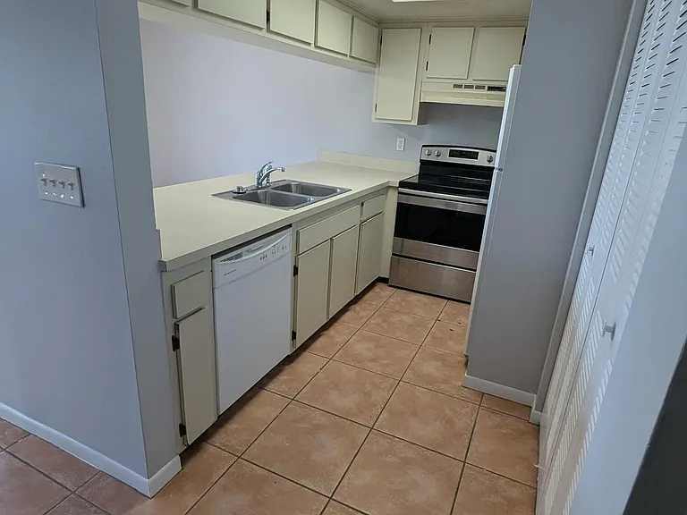1051 Clearmont St NE #202 — Photo 14