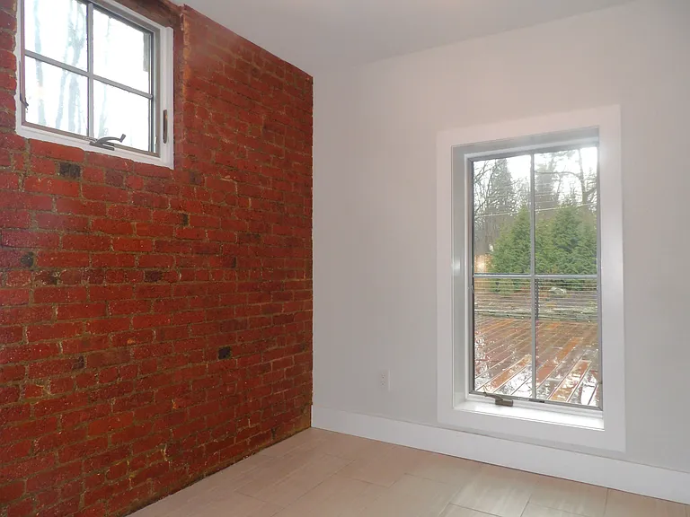 131 Montgomery St — Photo 13