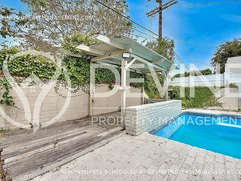 3026 Greenfield Ave — Photo 33
